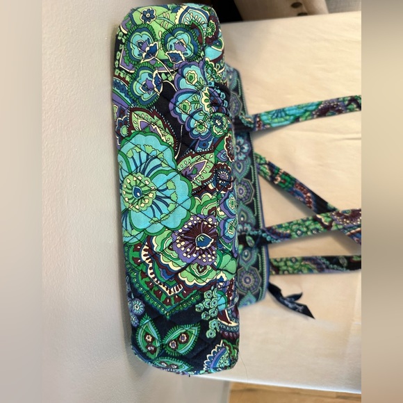Vera Bradley multi compartment shoulder bag in retired Blue Rhapsody pattern - Picture 6 of 6
